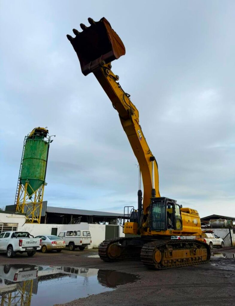Plant Pro CAT excavator supporting earthmoving and construction projects in Vanderbijlpark, Gauteng.
